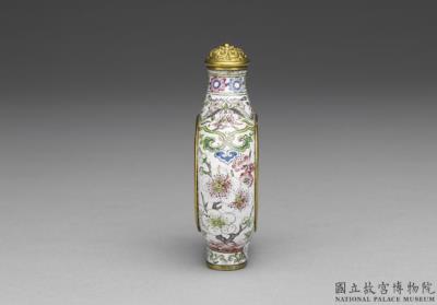 图片[3]-Copper-body painted enamel snuff bottle with a Maki-e floral lacquer inlay, Qing dynasty, Kangxi reign (1662-1722)-China Archive